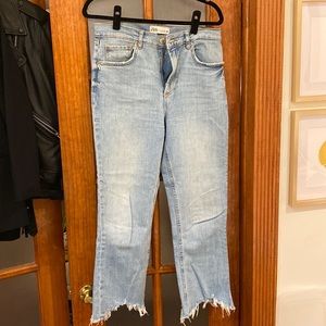Zara Light Wash Cropped Jeans — The Dreed Flare